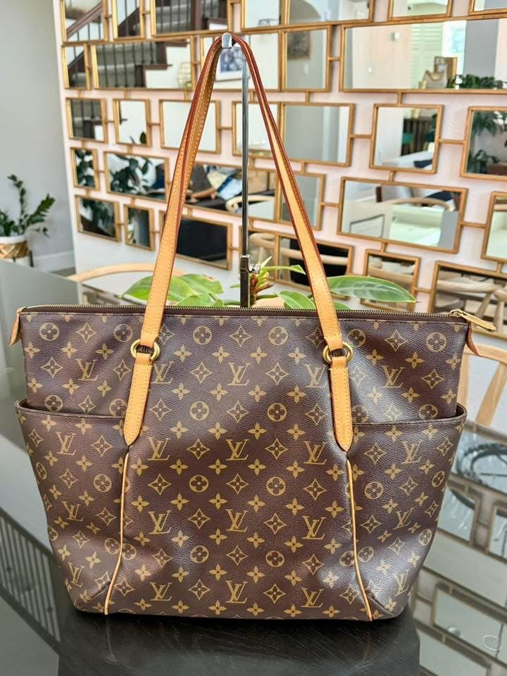 Totally GM in Monogram with Dustbag and Non branded Twilly 📅 Year: 2015