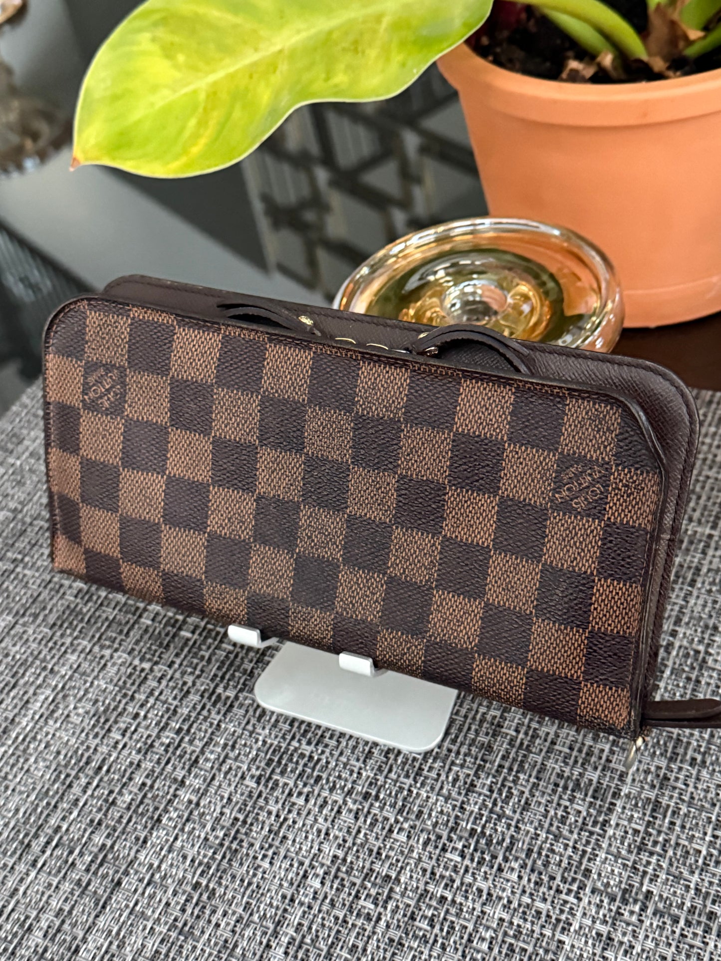 Insolite Wallet in De -Year 2011