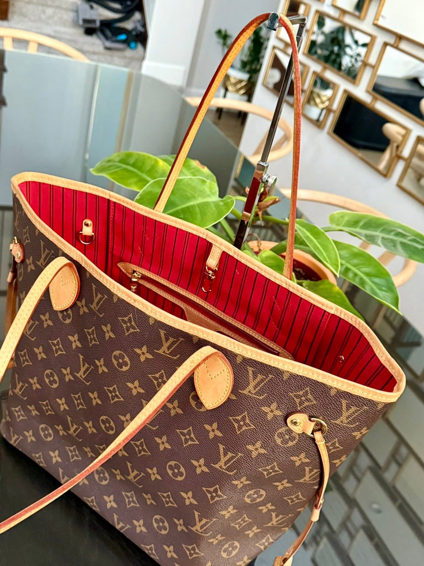 Neverfull MM Monogram in Cerise interior with Dustbag and Insert Organizer 🌺 📅 Year: 2018