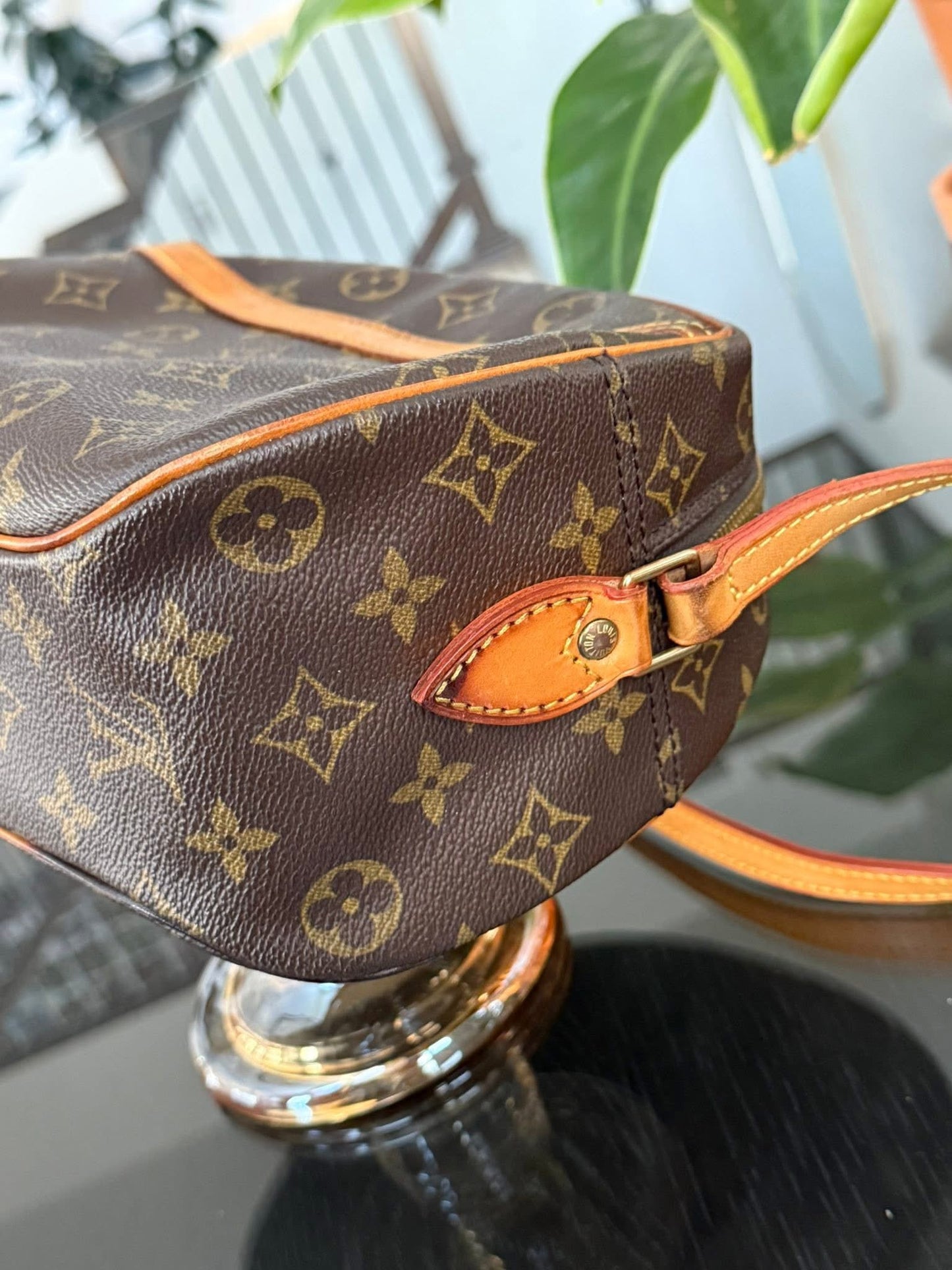 Blois Crossbody -🗓️ Year: 1994