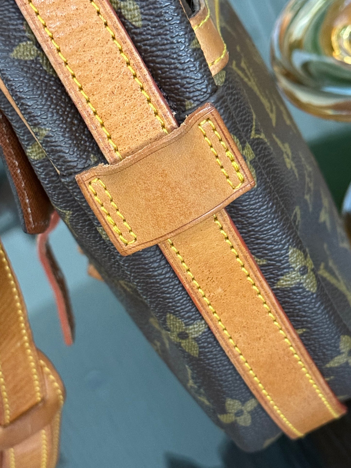 Jeaunefille GM Crossbody - 📅 Year: 1988