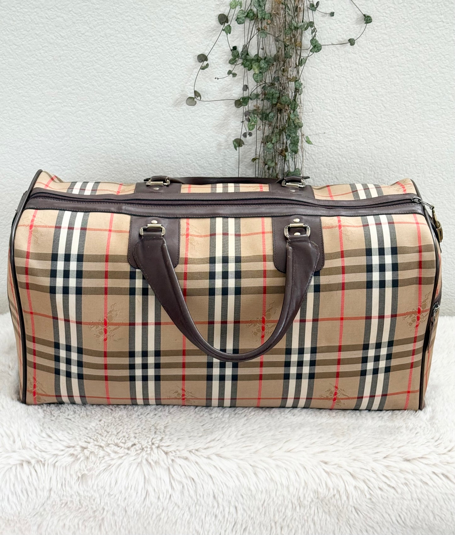Burberry Duffle/ Travel Bag 📅