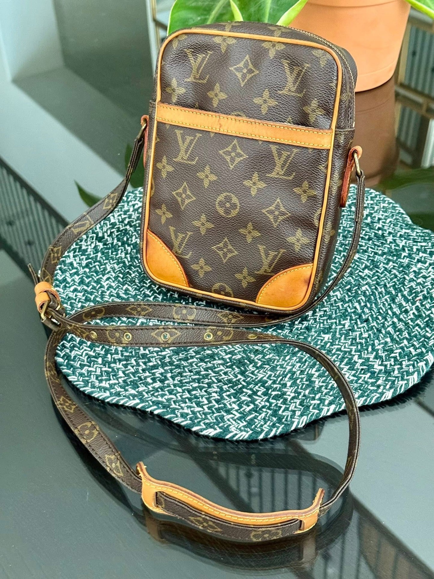 Danube PM Crossbody Bag 🗓️ Year: 1990