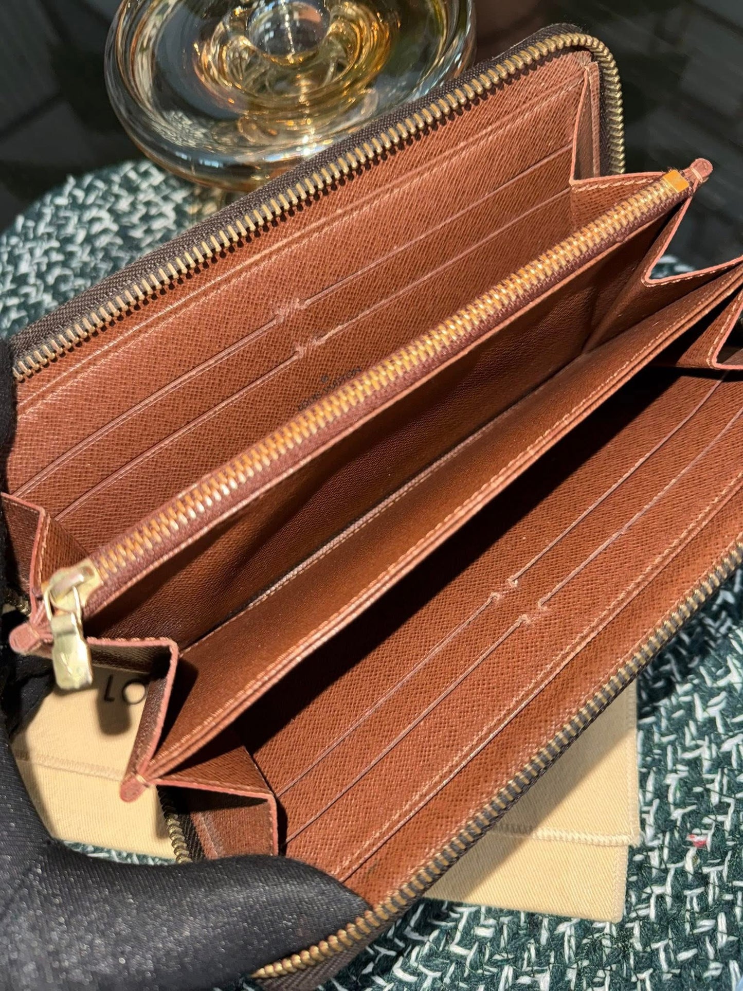 Zippy Long Wallet in Monogram with Dustbag 🗓️ Year: 2011