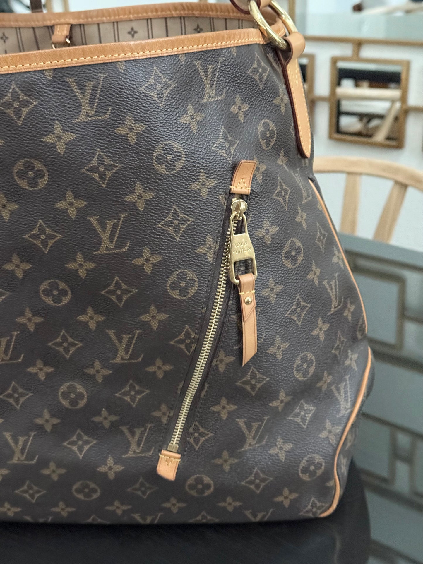 Delightful GM with Dustbag 🌹📅 Year: 2011