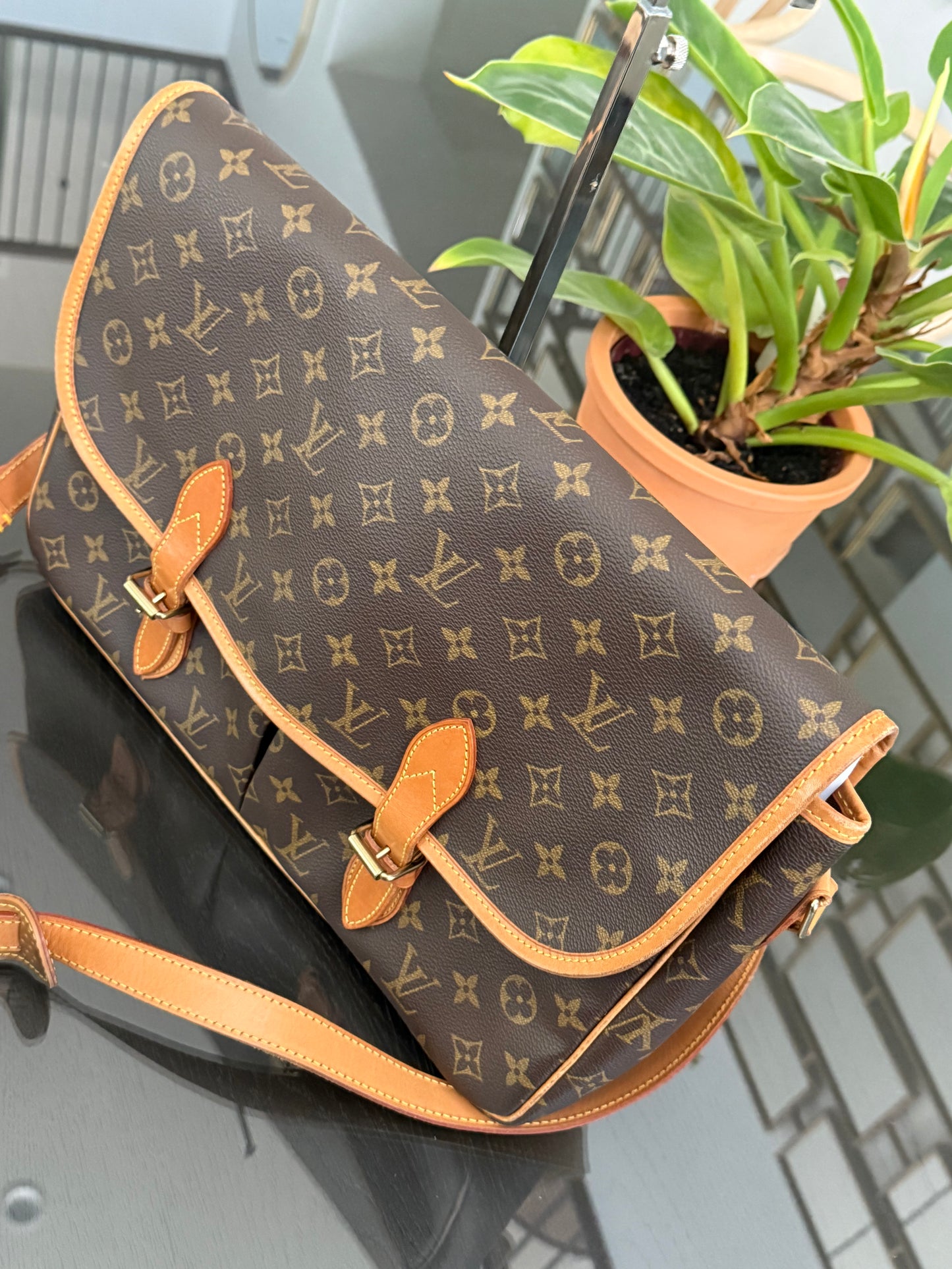 Gibeciere GM Messenger/ Crossbody Bag 📅 Year: 1994