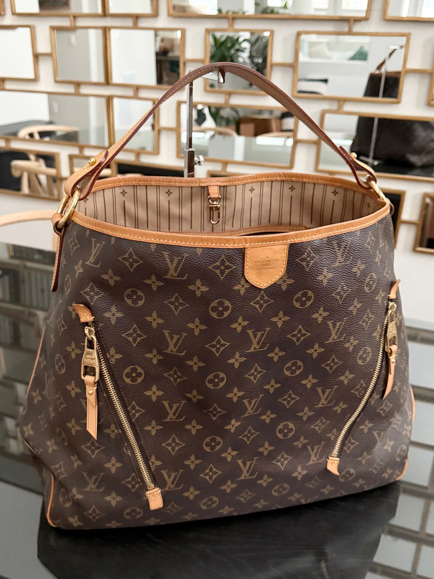 Delightful GM with Dustbag 🌹📅 Year: 2011