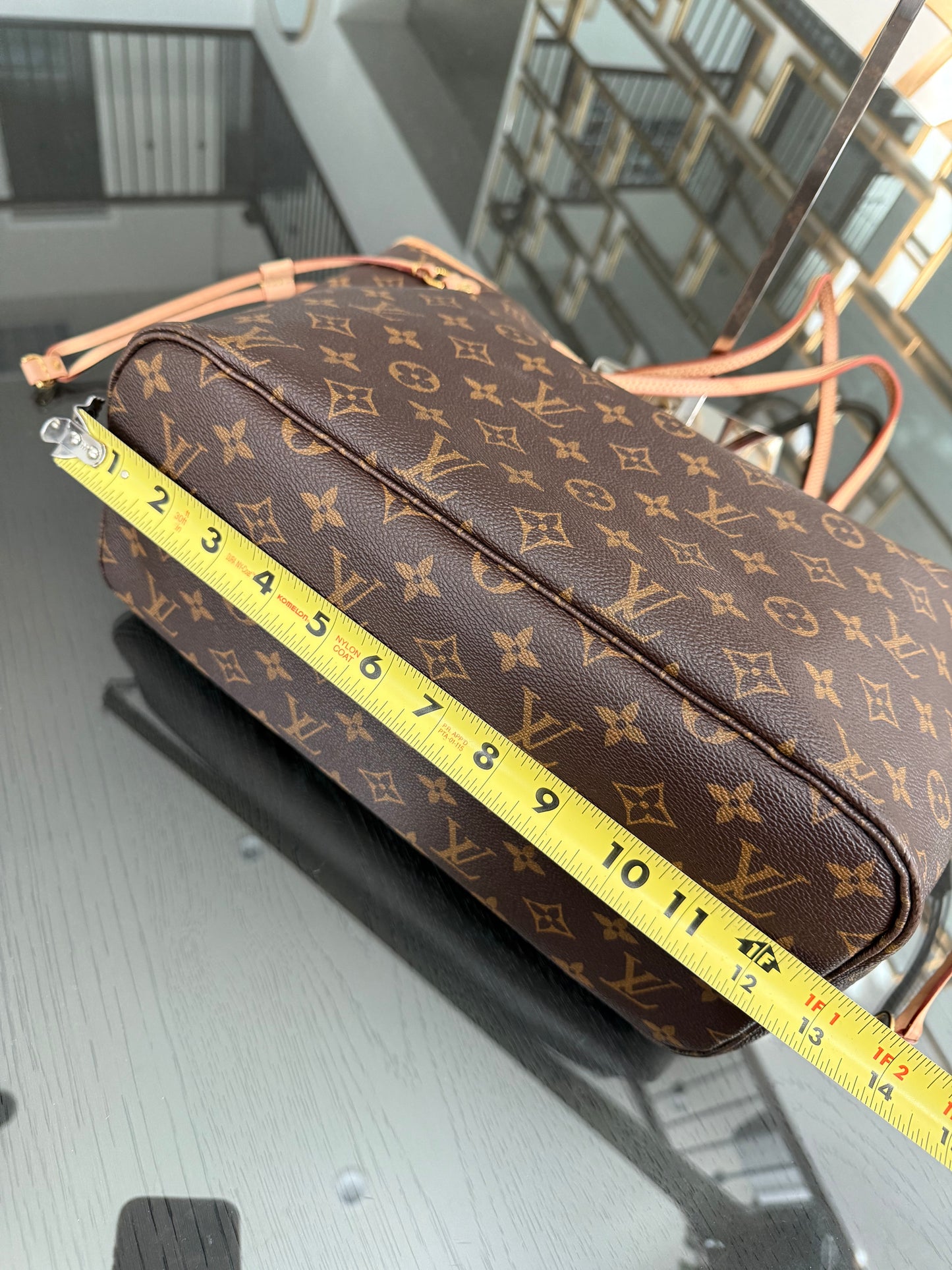 Neverfull MM Monogram in Cerise interior with Dustbag and Insert Organizer 📅 Year: 2020