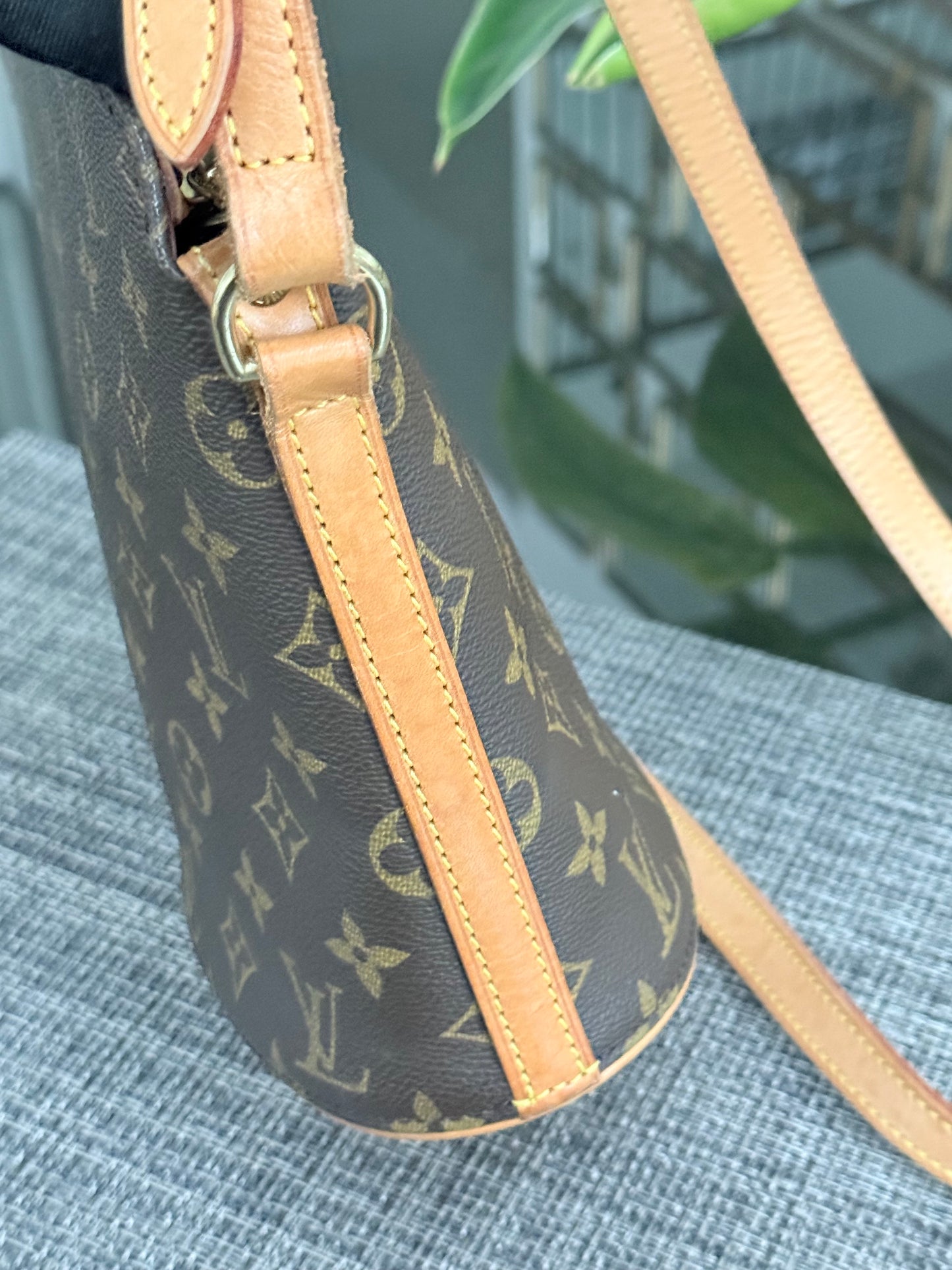 Drouot Crossbody-🗓️ Year 1999