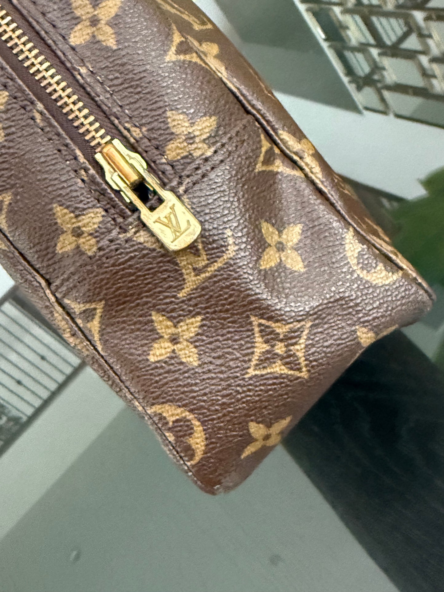 Trousse 28 📅 Year: 1987