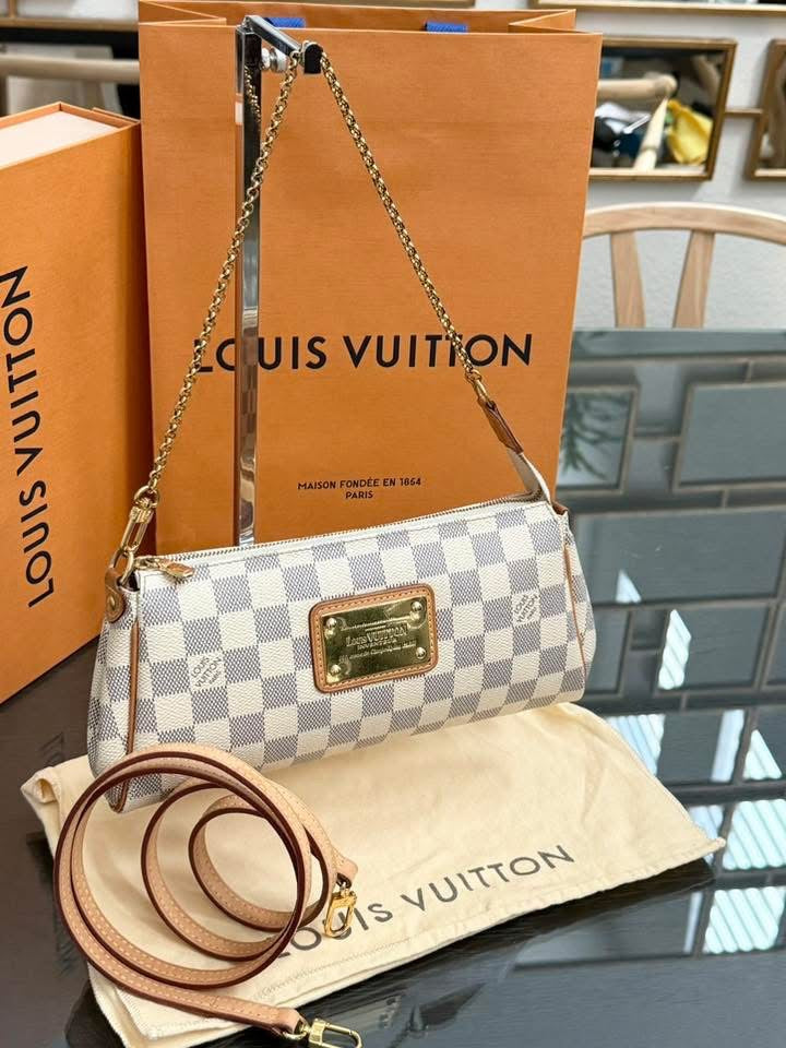 Eva Clutch in Azur with Original Strap, Dustbag , box and Paper bag 🗓️ Year: 2016