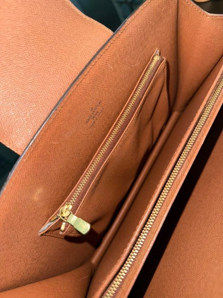 Courcelles Shoulder/ Crossbody bag 📅 Year: 1997