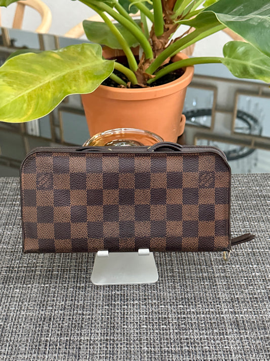 Insolite Wallet in De -Year 2011