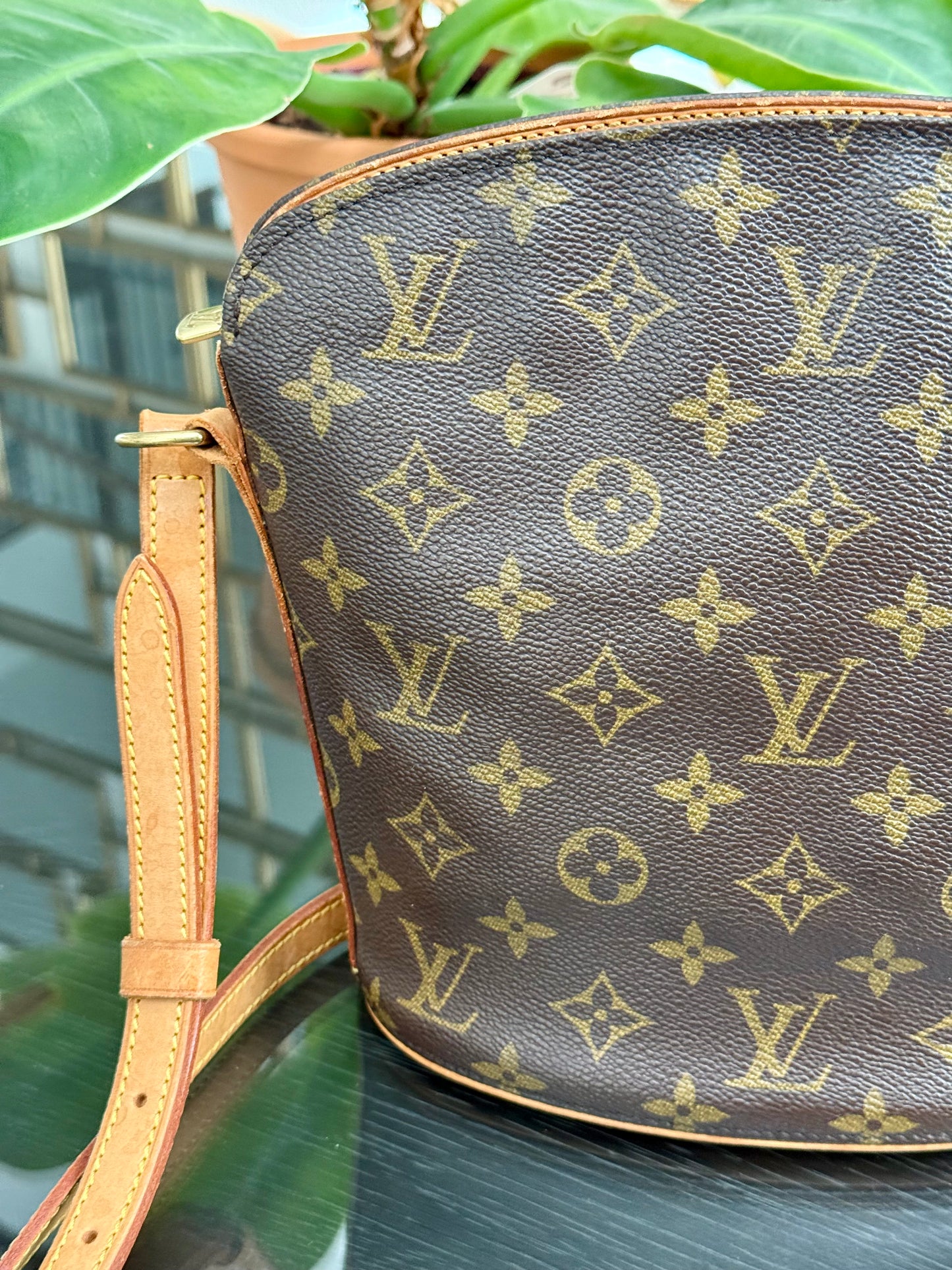 Drouot Crossbody 📅 Year: 1997