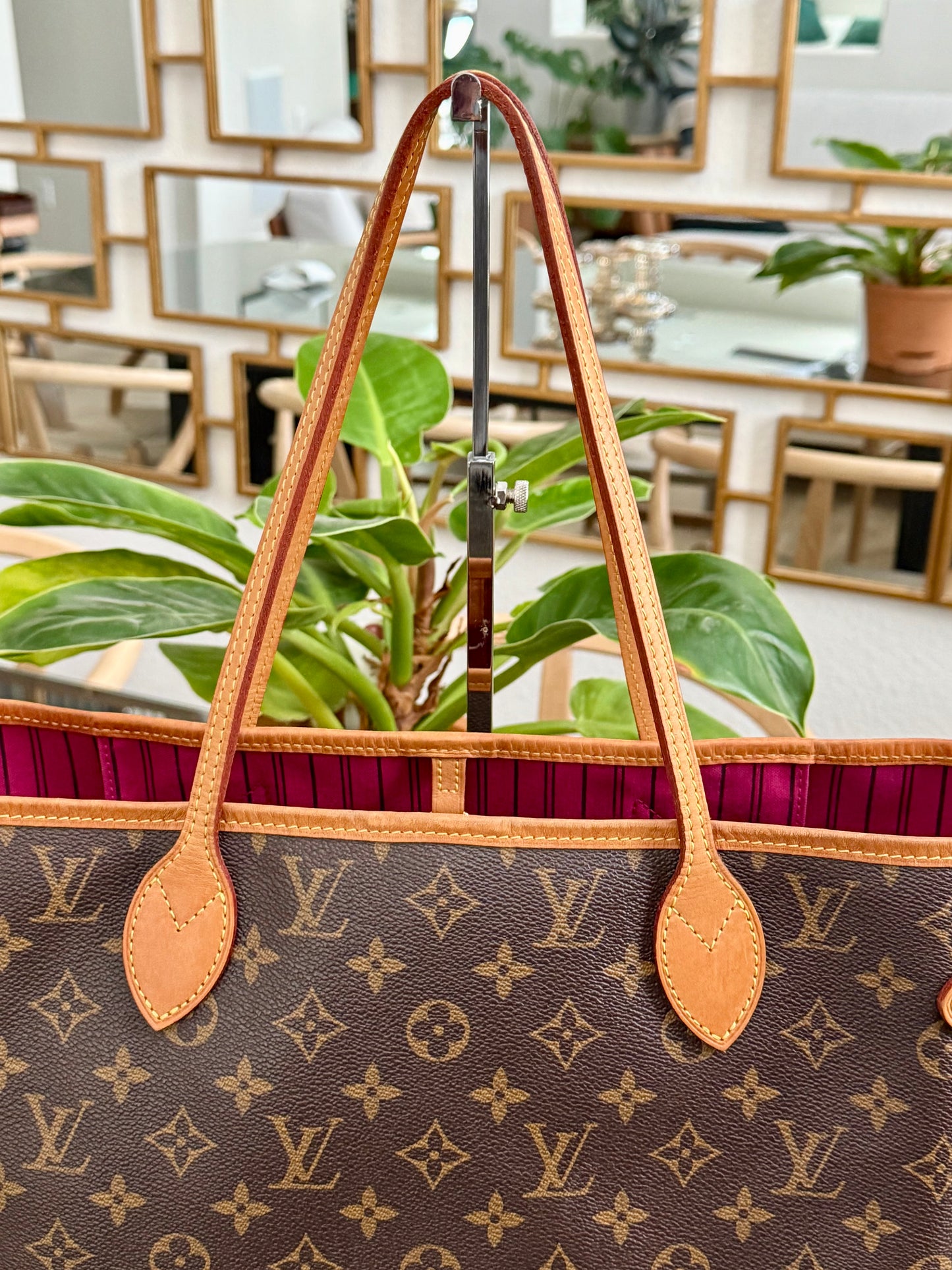Neverfull MM in Peony interior with Dustbag 📅 Year: 2019