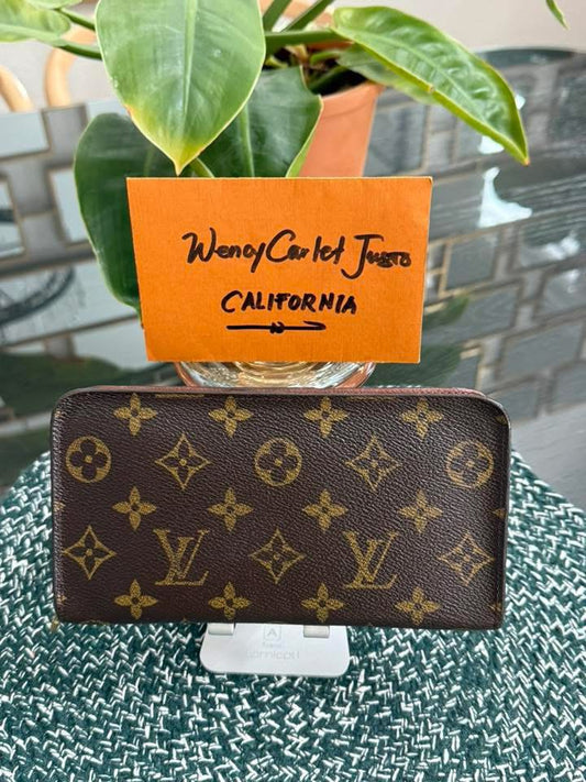 Monogram Zippy Wallet 🗓️ Year: 2000