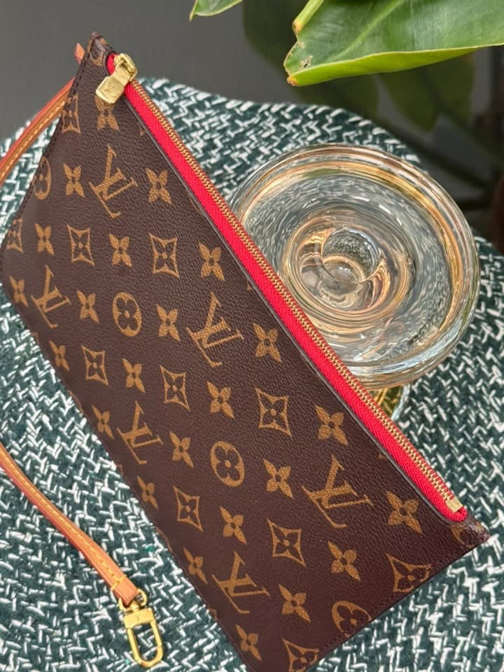 Neverfull MM/GM Pouch in Cerise 🗓️Year 2019