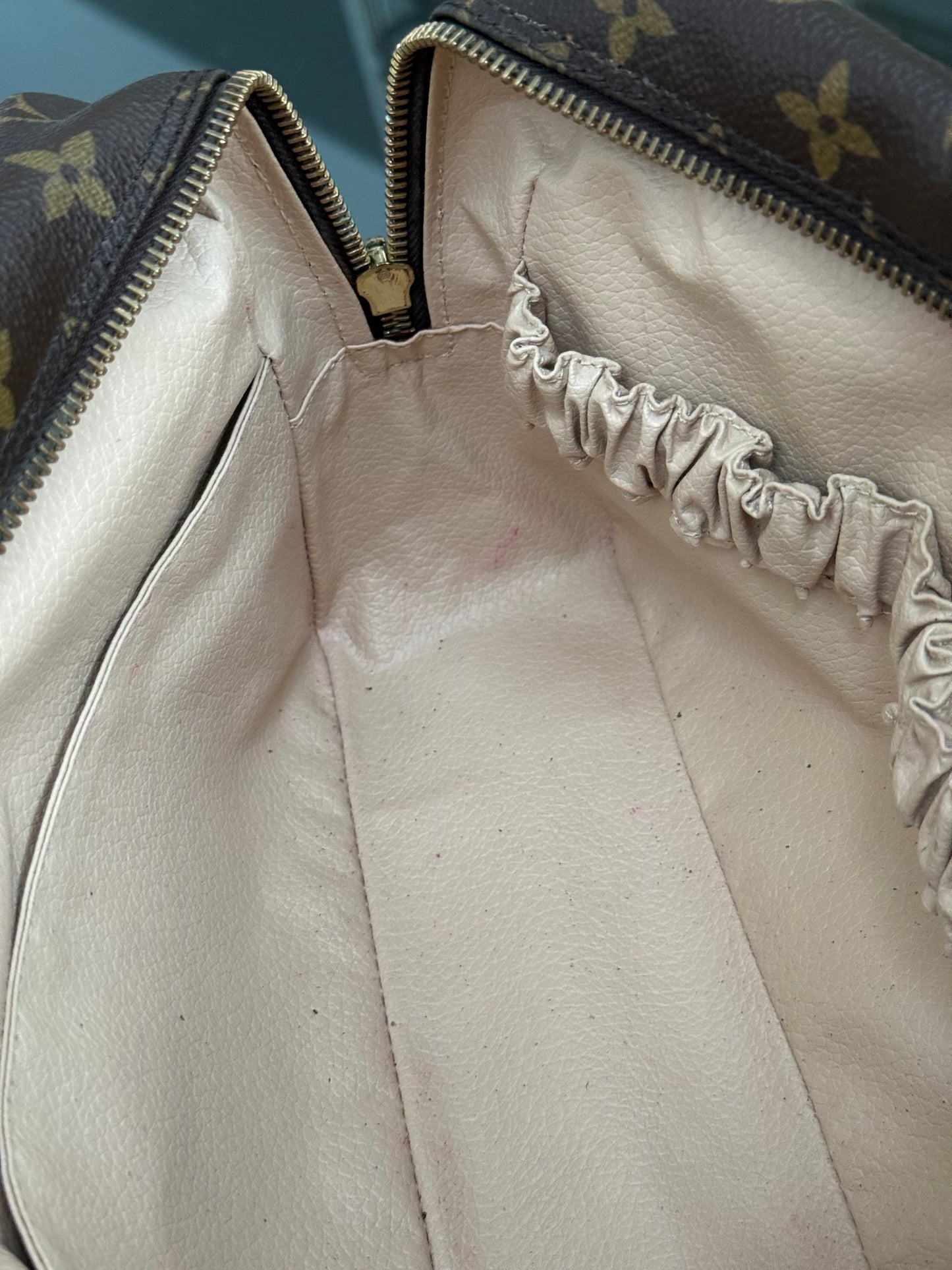 Trousse 28 📅 Year: 1987