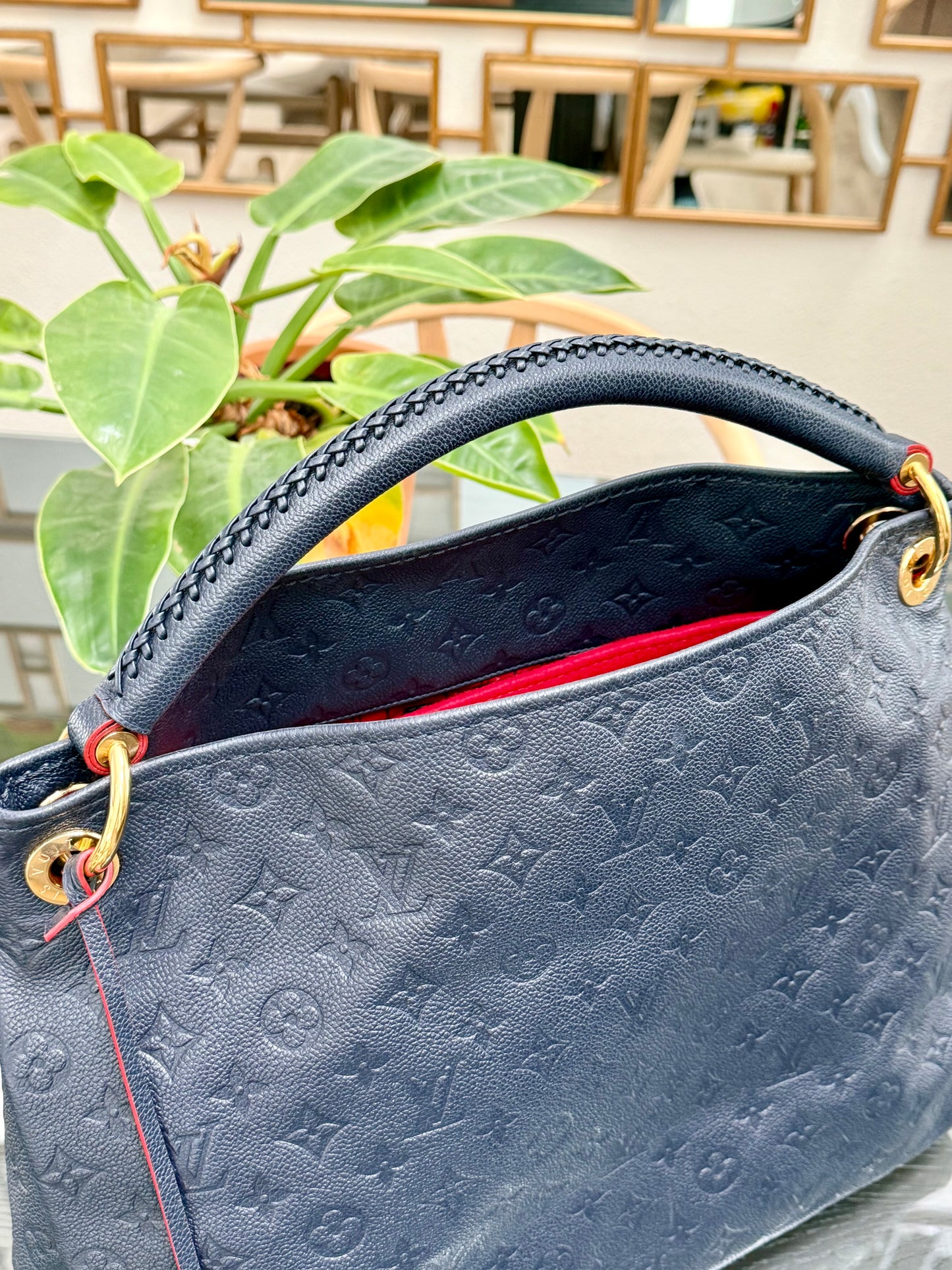 Artsy MM Empriente in Navy Blue with Dustbag- 📅 Year: 2020