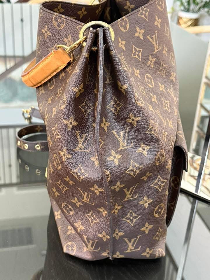 Hobo Metis in Monogram with Original Strap and Dustbag 📅 Year: 2013