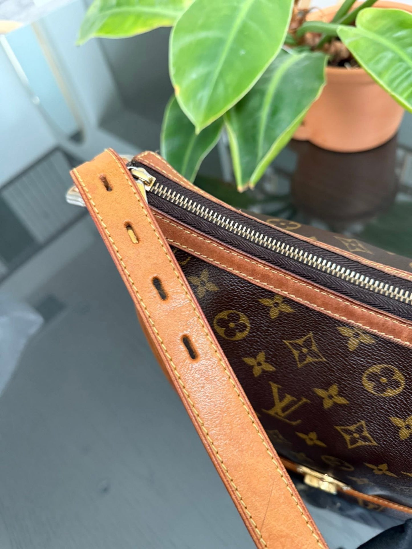 Tulum GM Shoulder/ Crossbody Bag - 🗓️ Year: 2010