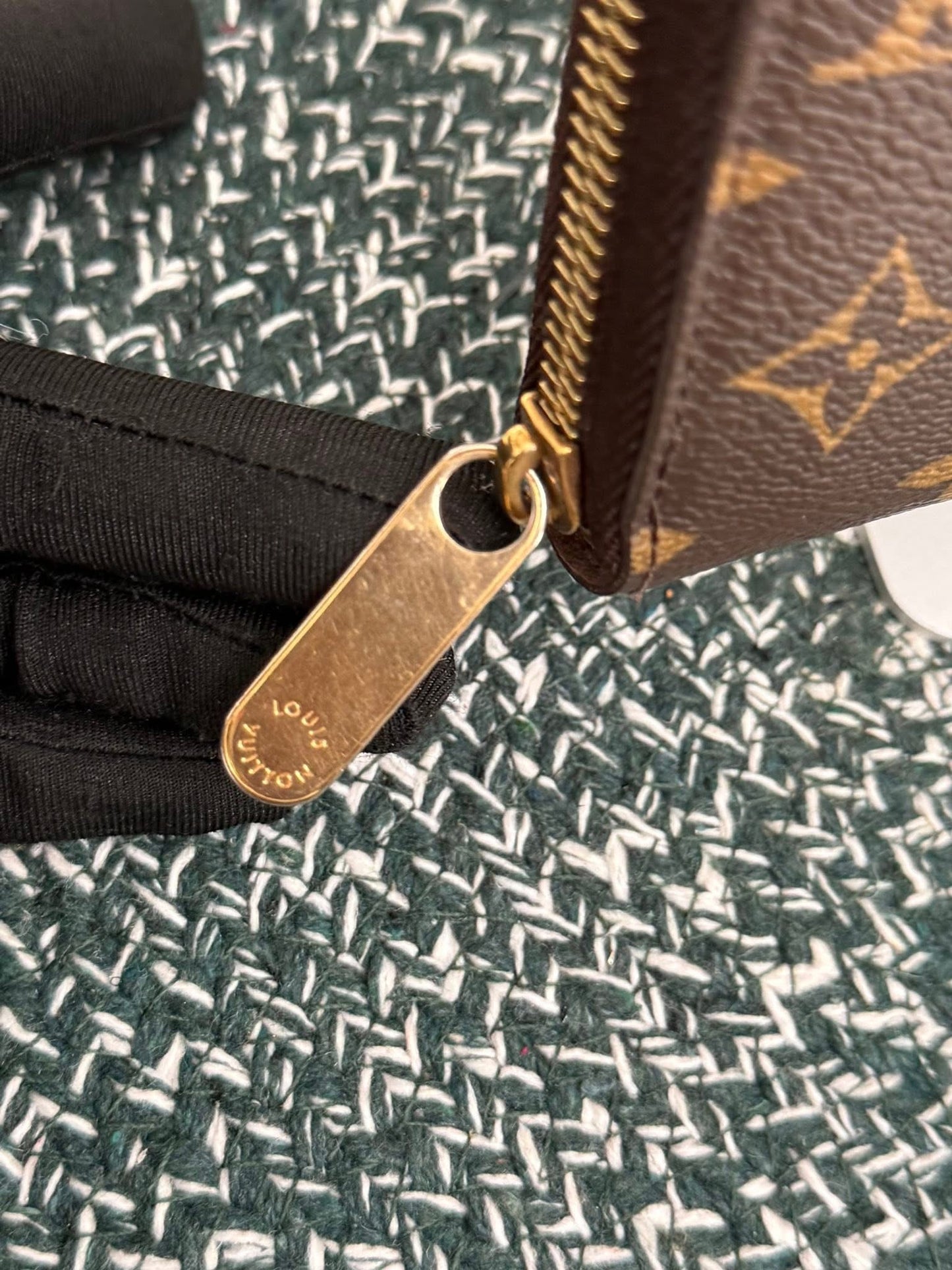 Zippy Long Wallet in Monogram with box 🗓️ Year: 2009