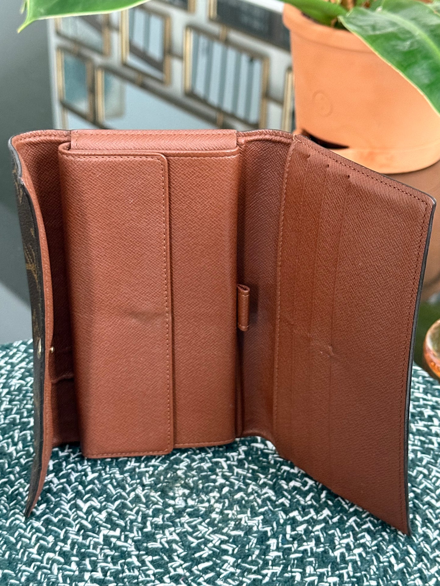 International Wallet in Monogram 🗓️ Year: 2003