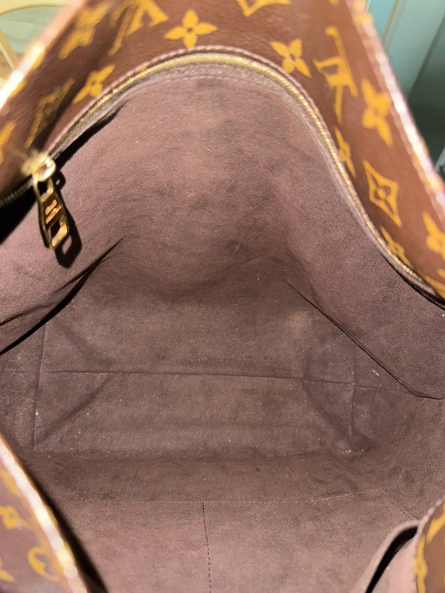 Hobo Metis in Monogram with Original Strap and Dustbag 📅 Year: 2013