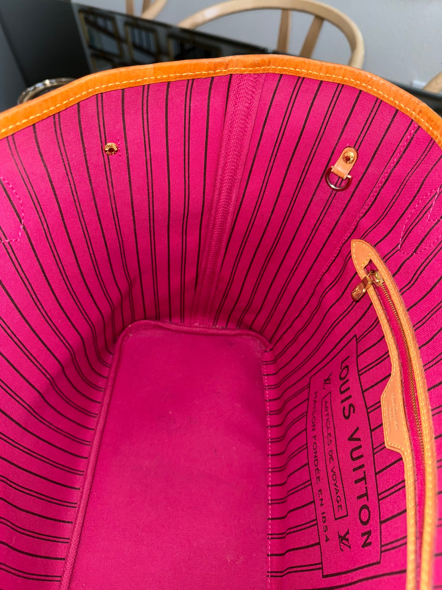 Neverfull MM in Peony interior with Dustbag 📅 Year: 2019