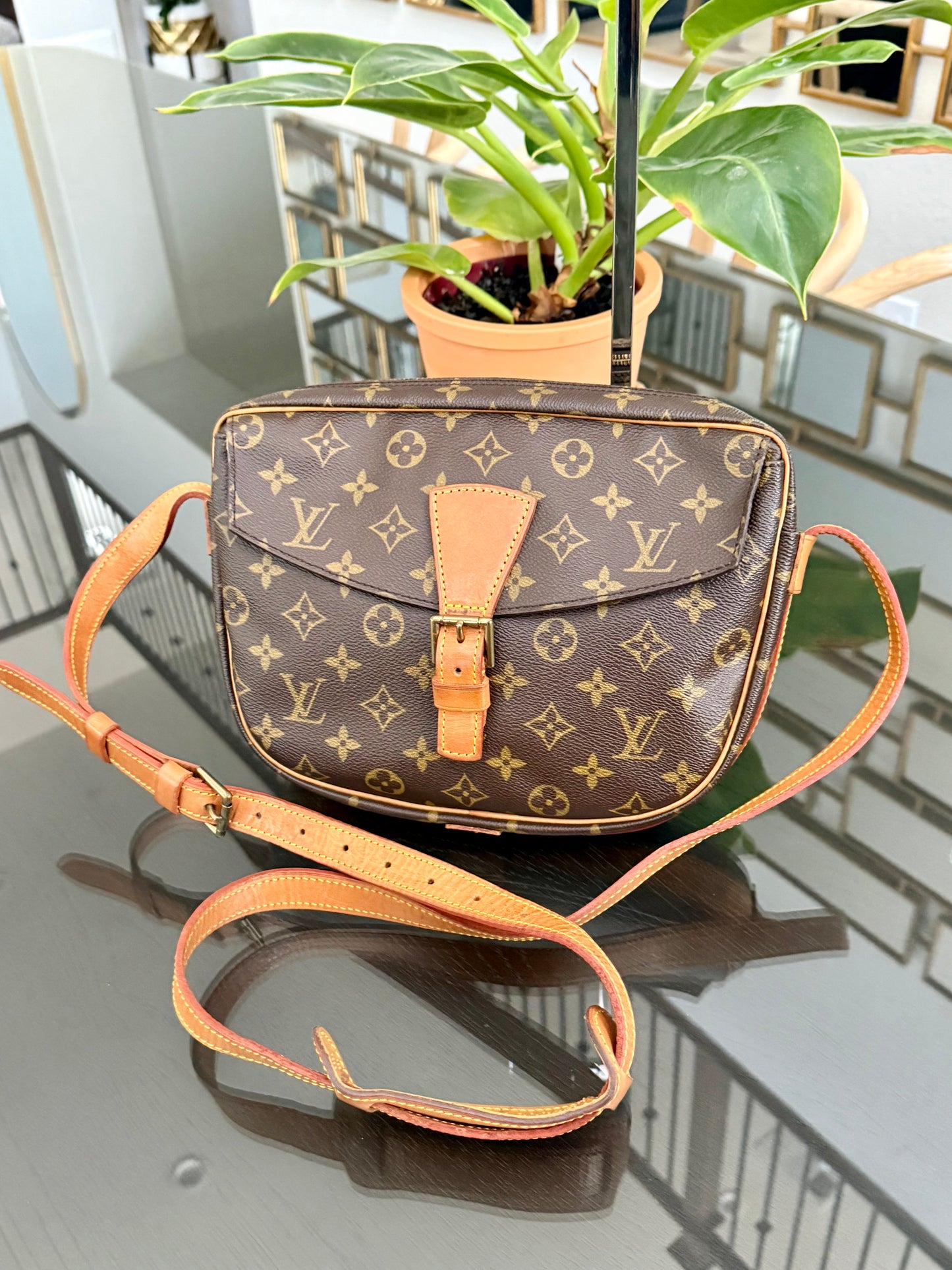 Jeaunefille GM Crossbody - 📅 Year: 1988