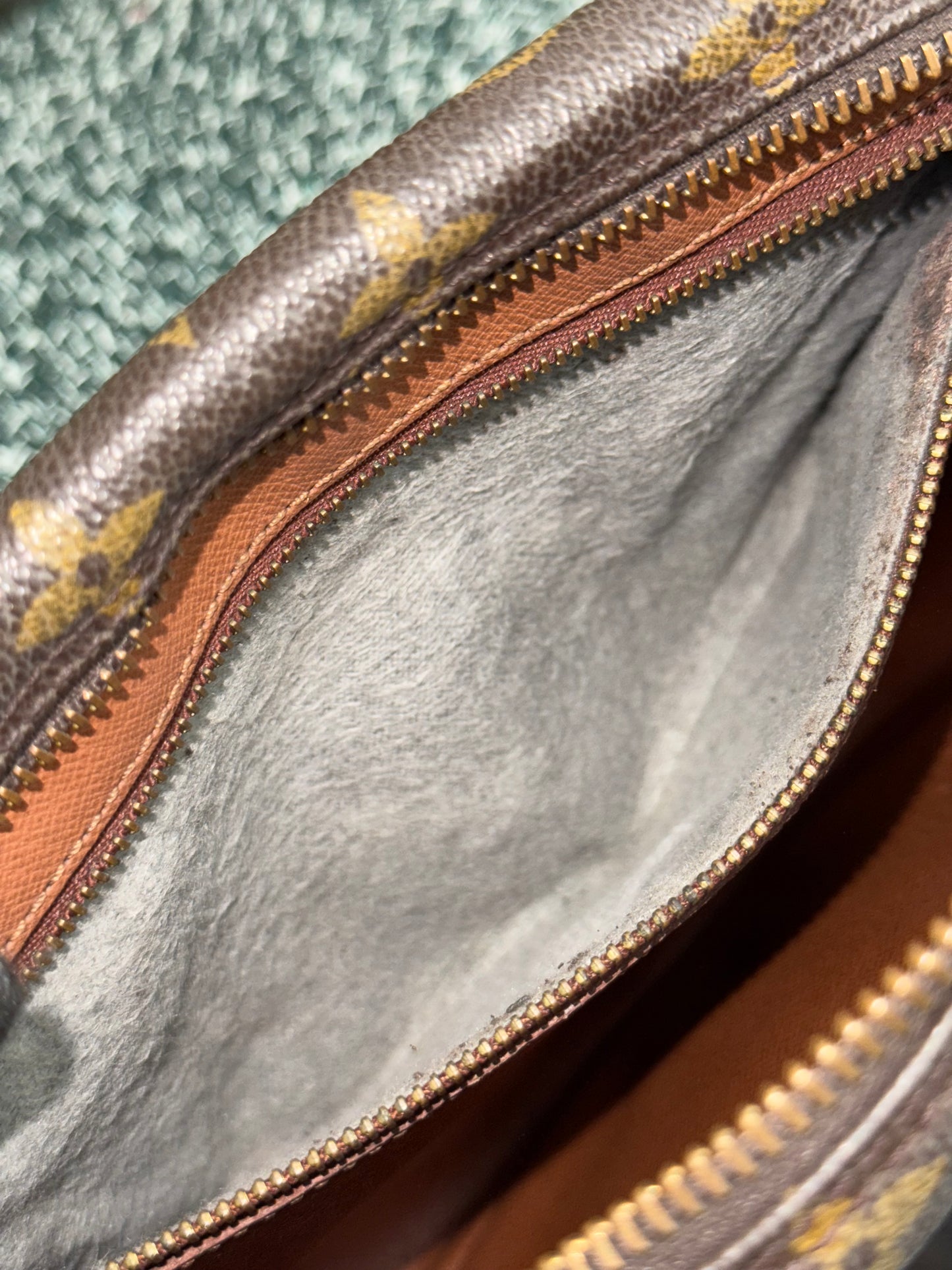 Jeaunefille MM Crossbody 📅 Year: 1990