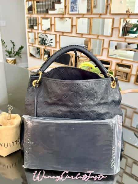 Artsy MM Empriente in Black/ Navy Blue with Dustbag and Insert Organizer 📅 Year: 2010