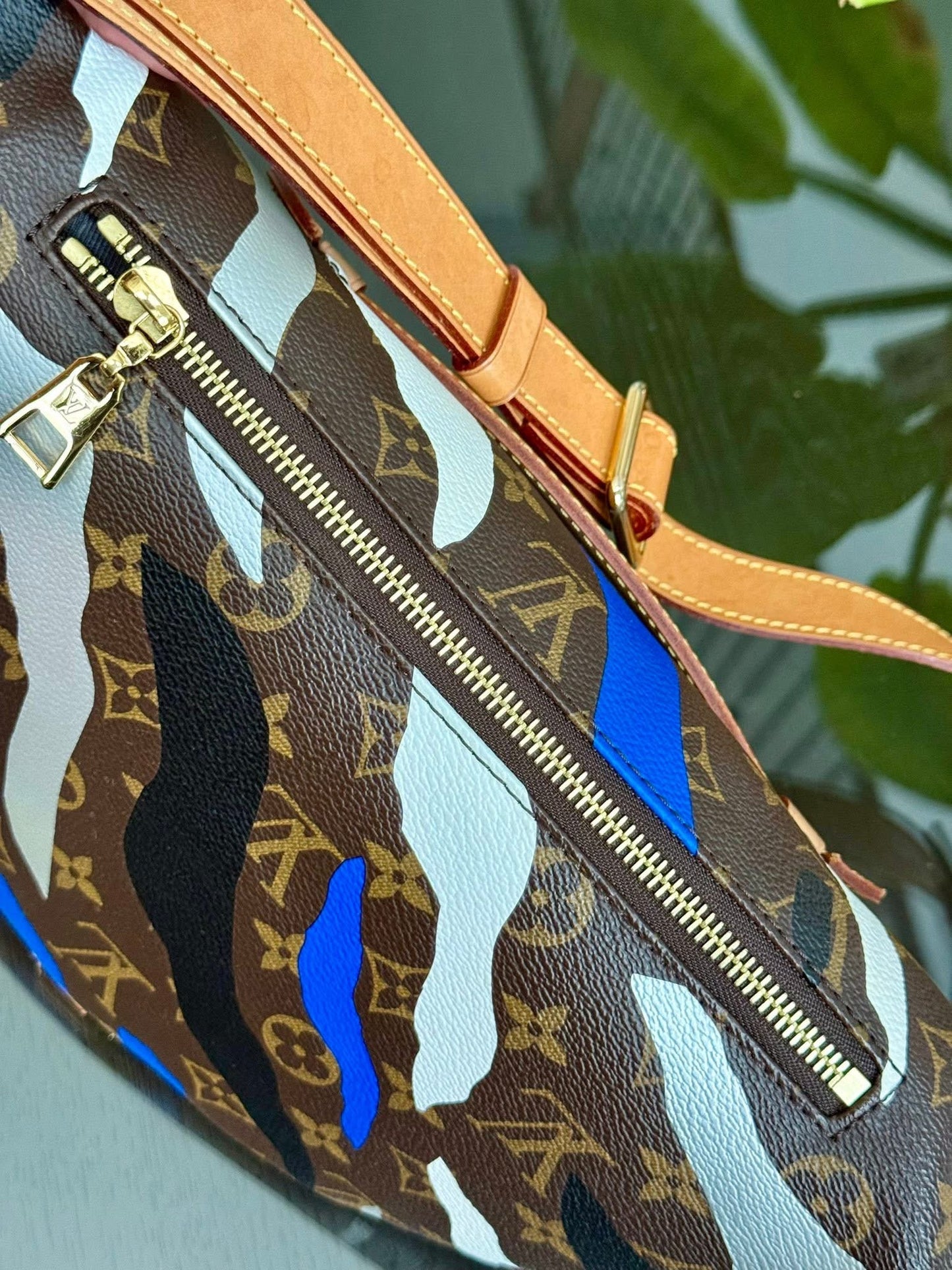 Bumbag Monogram League of Legends with Dustbag, Box and Paper bag 🌺- 🗓️ Year 2019