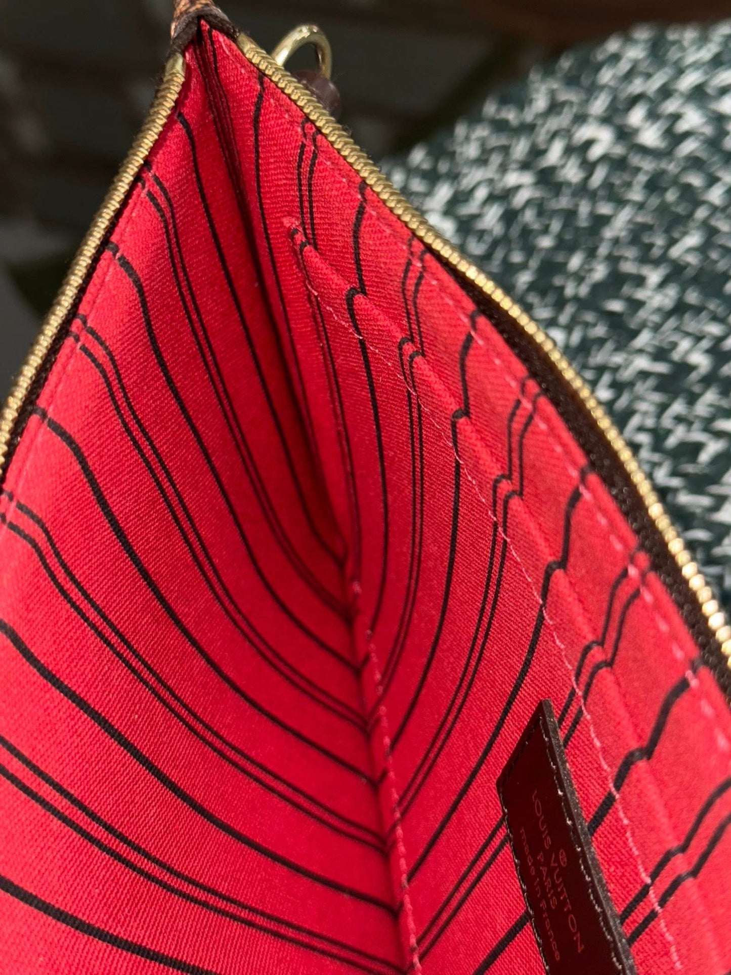 Neverfull MM/GM in DE Pouch with Wriststrap 🗓️ Year: 2016