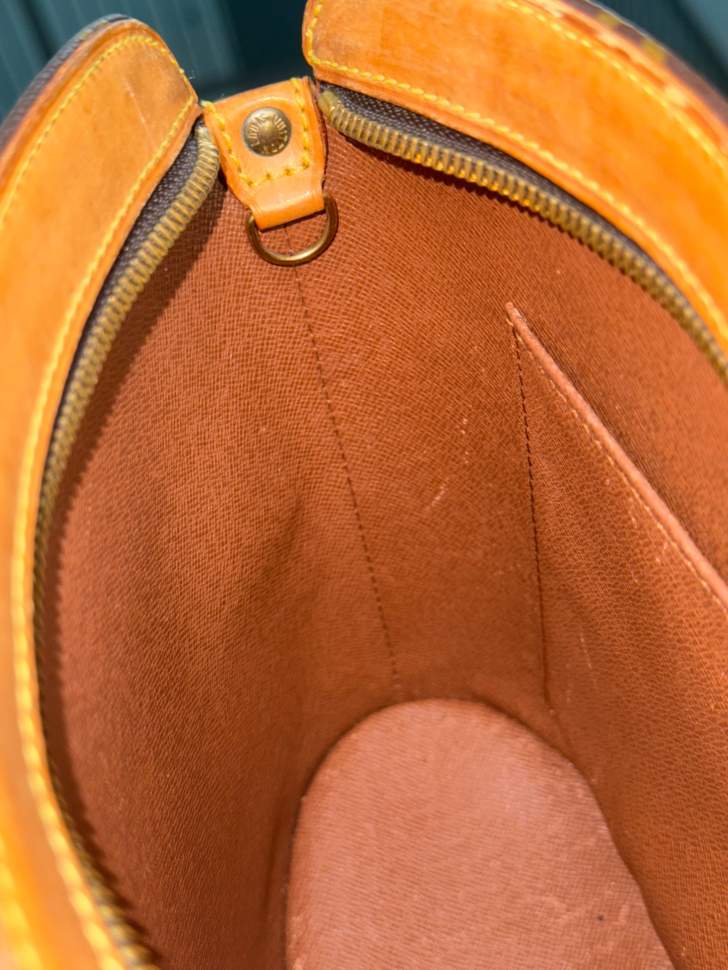 Drouot Crossbody 📅 Year: 1997