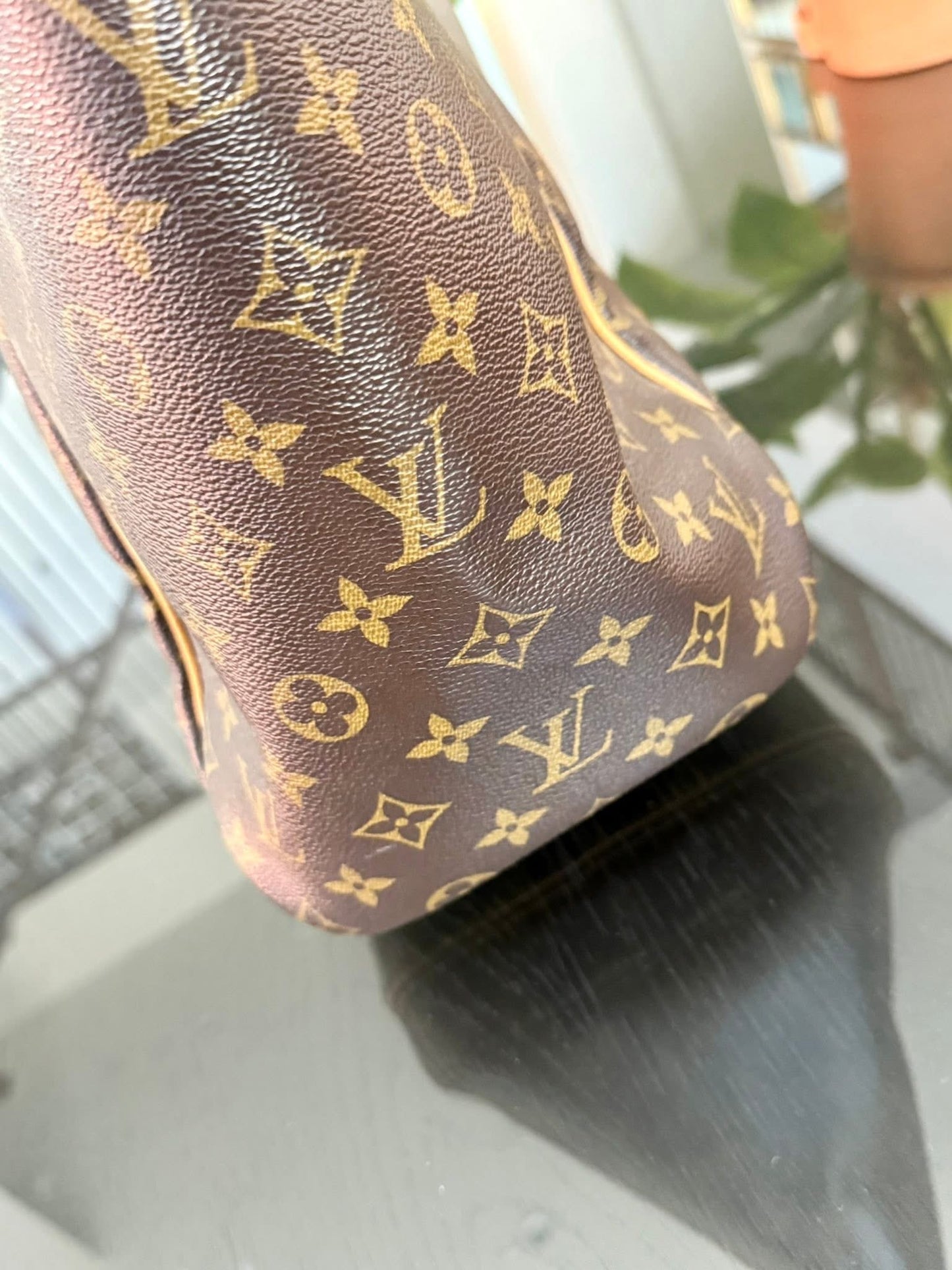 Totally GM in Monogram with Dustbag and Non branded Twilly 📅 Year: 2015
