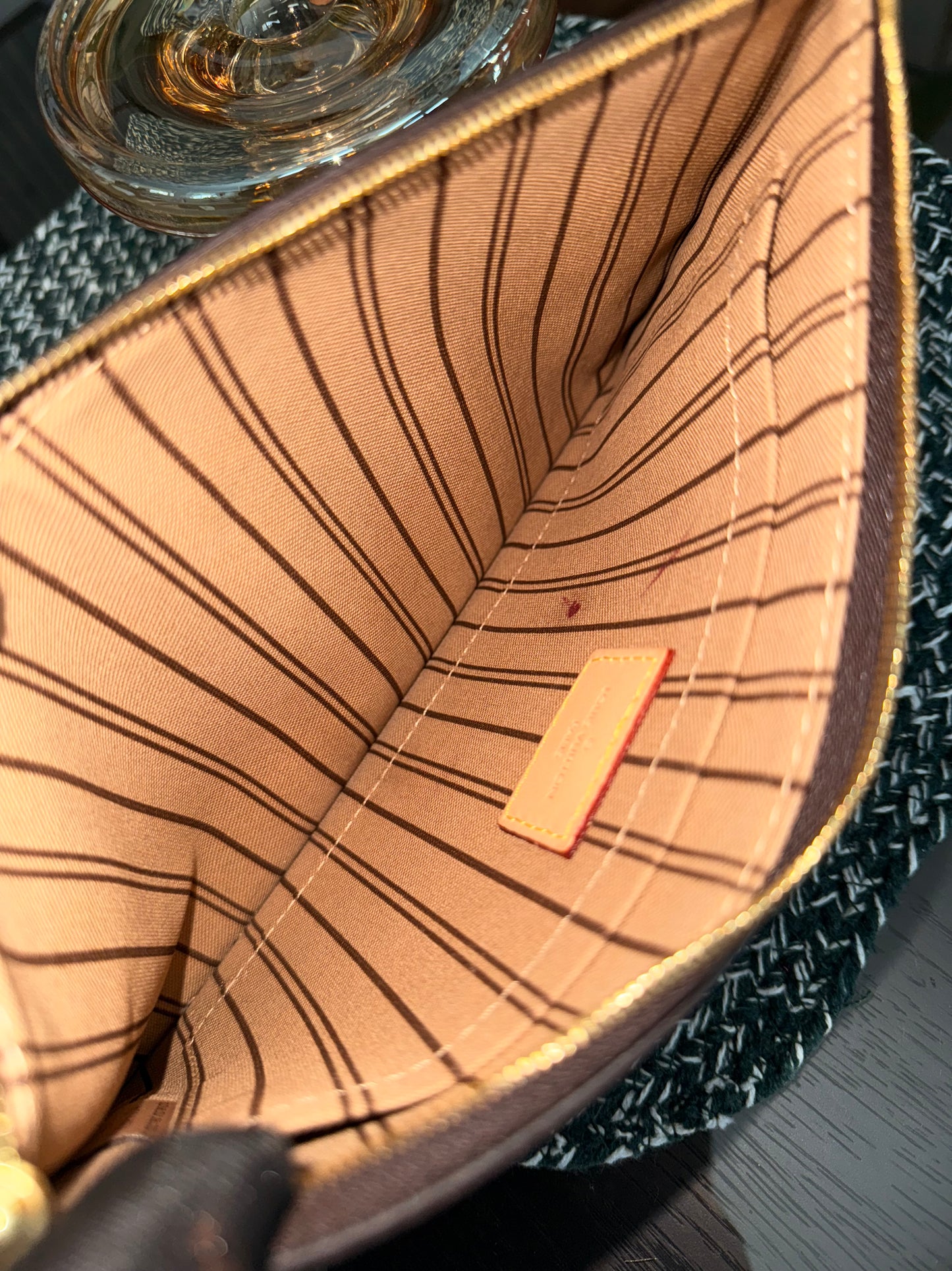 Neverfull MM/ GM Pouch with Wriststrap 🗓️ Year: 2020