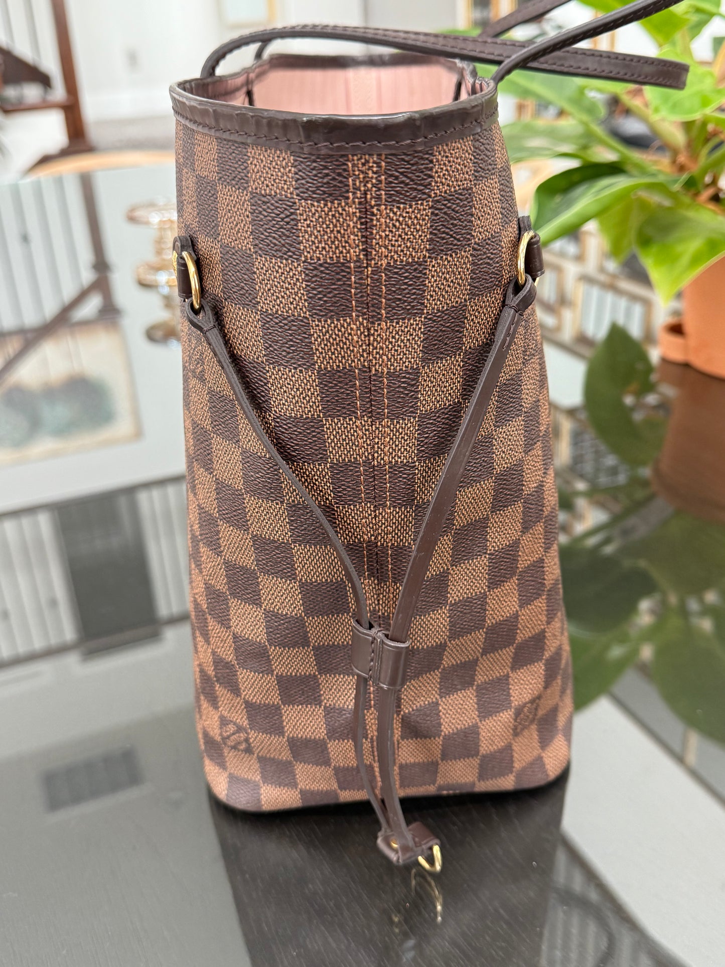 Neverfull MM in Rose Ballerine interior with Dustbag - Microchip