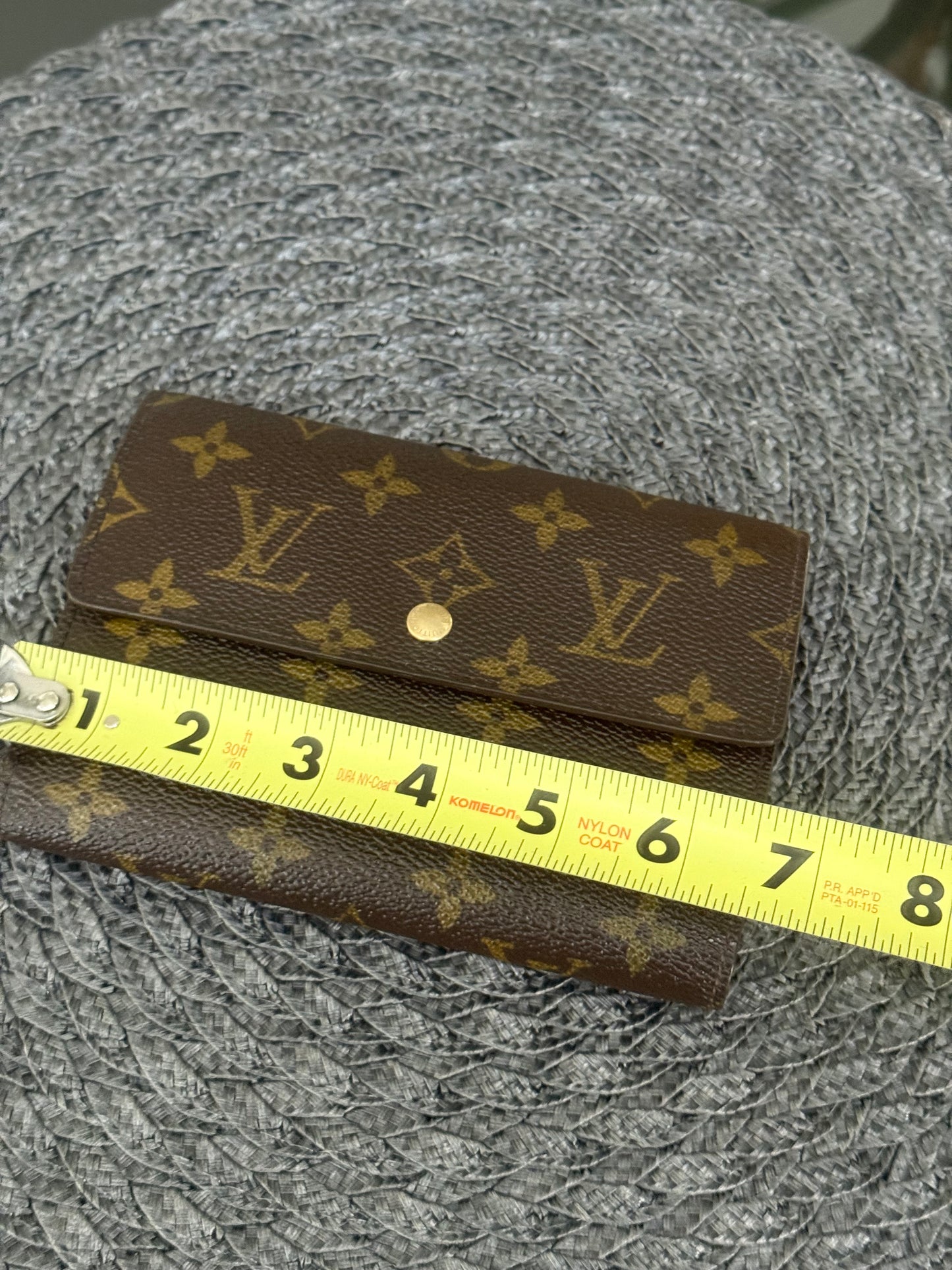 Etui Wallet Passport Holder in Monogram with 6 Cardholders 🗓️ Year: 1998