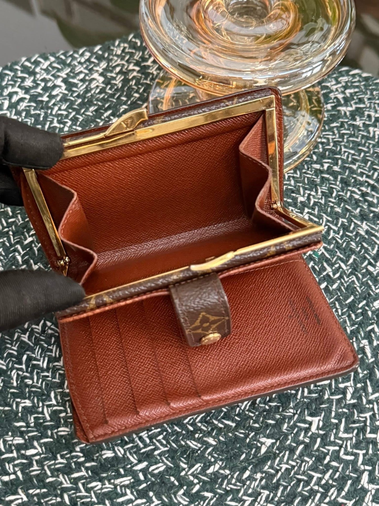 Kisslock Wallet in Monogram 🗓️ Year: 2001