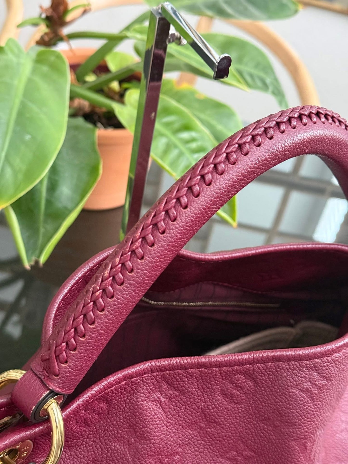 Artsy MM Empriente in Burgundy with Dustbag and Insert Organizer 📅 Year: 2017