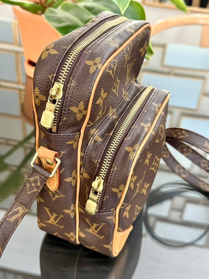 Amazon Crossbody Bag 🗓️ Year: 2000