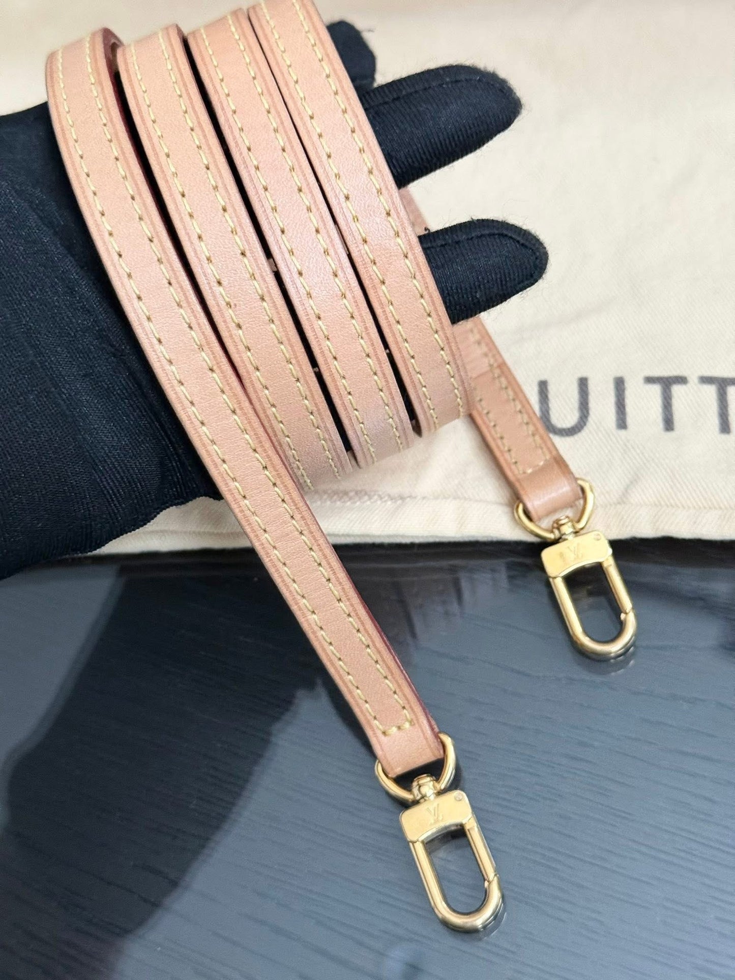 Eva Clutch in Azur with Original Strap, Dustbag , box and Paper bag 🗓️ Year: 2016