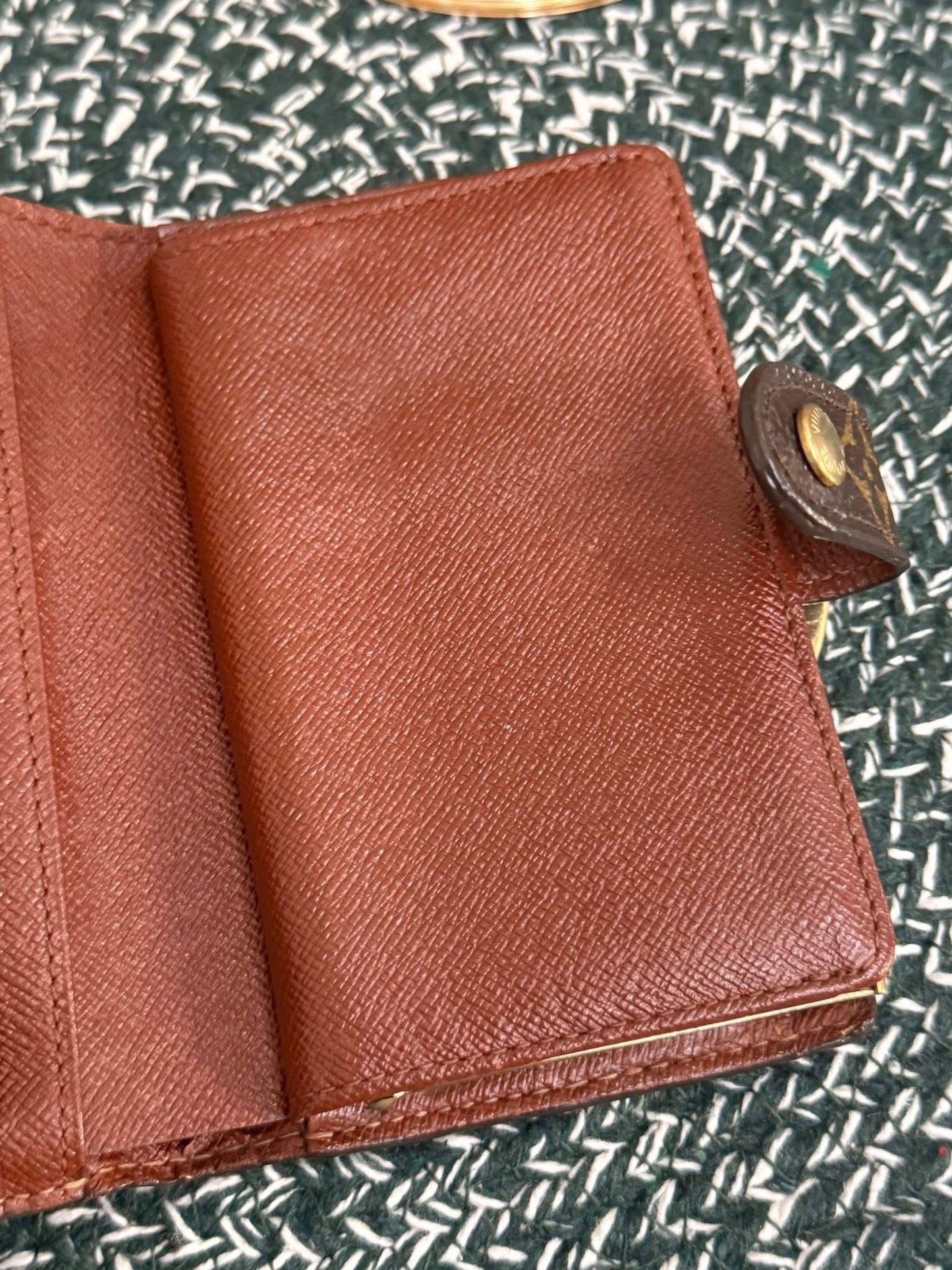 Kisslock Wallet in Monogram 🗓️ Year: 2001