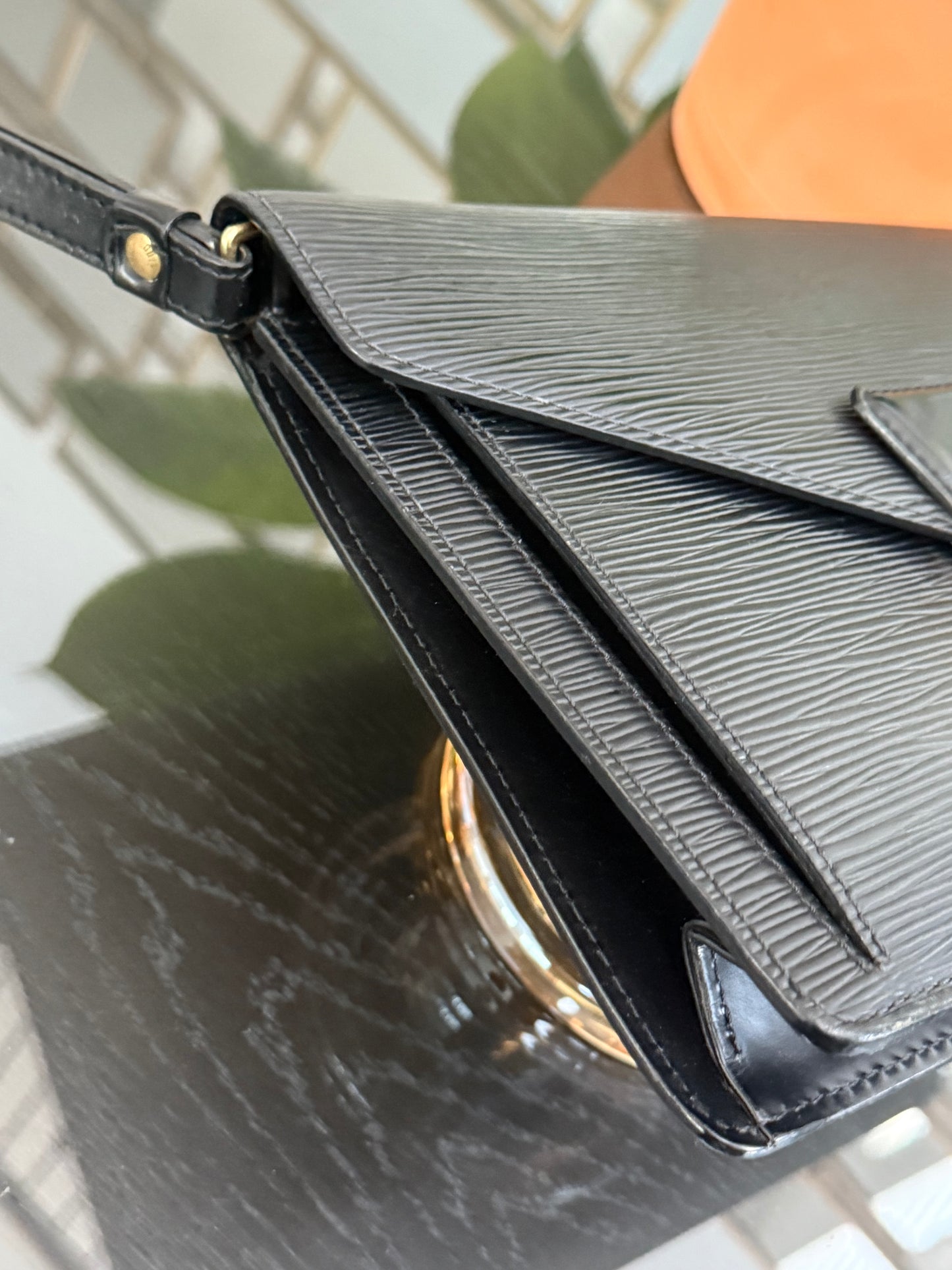 Epi Black Sellier Dragonne Clutch with 🔑 Key and Dustbag -🗓️ Year: 2005