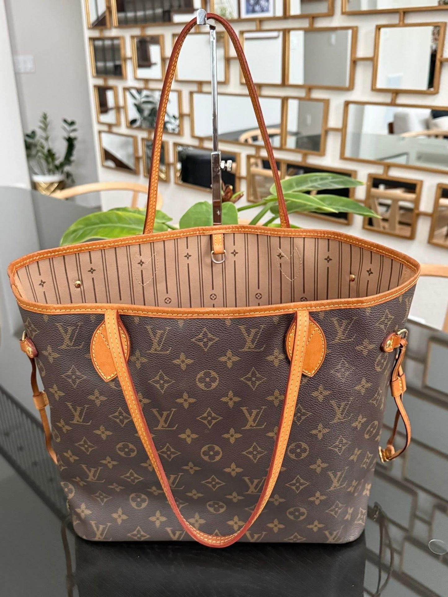 Neverfull MM with Dustbag and Insert Organizer 📅 Year: 2011