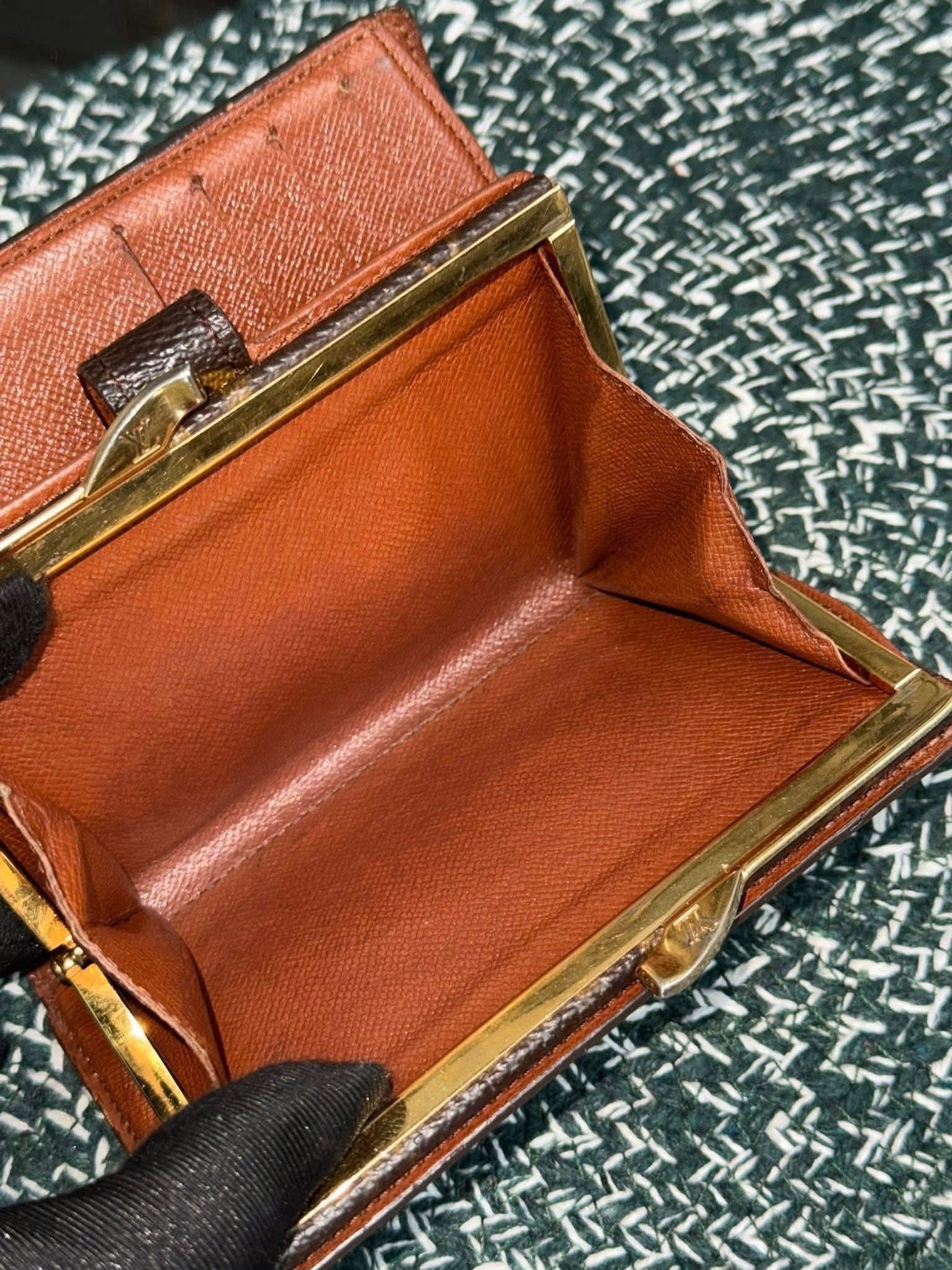 Kisslock Wallet in Monogram 🗓️ Year: 1998