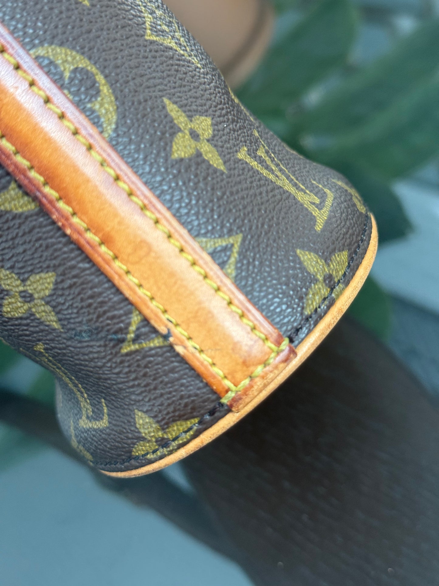 Drouot Crossbody 📅 Year: 1997