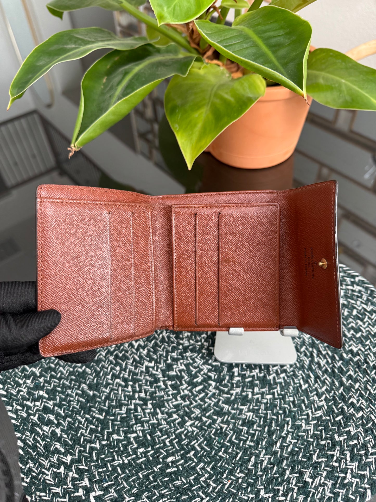 Elise Trifold Compact Wallet -🗓️ Year: 2001