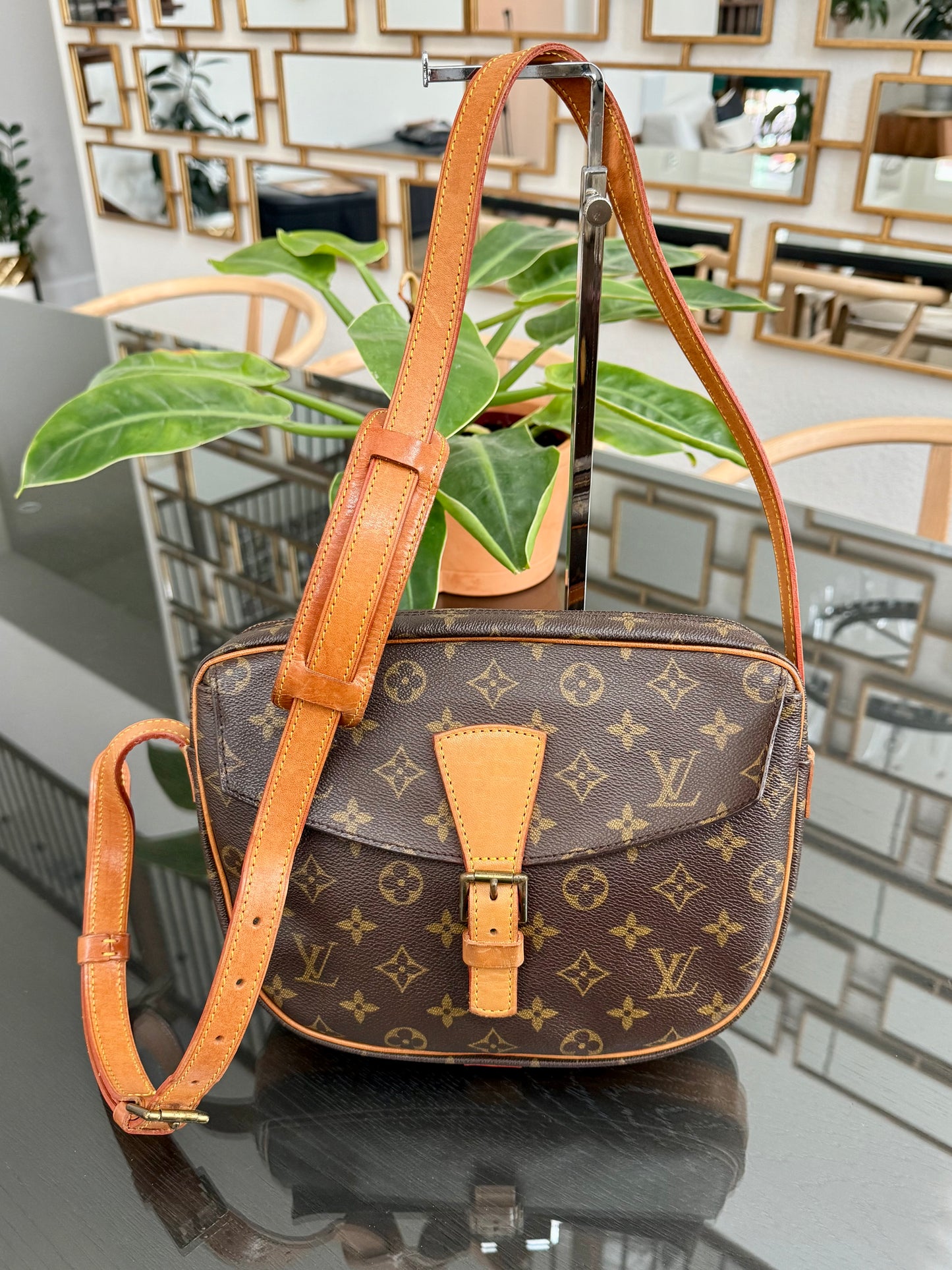 Jeaunefille GM Crossbody 📅 Year: 1987